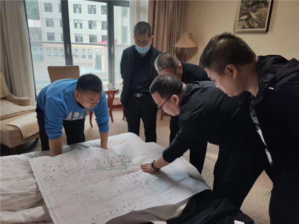 山東科技大學(xué)實(shí)用礦山壓力研究中心主任石永奎教授、郝建博士應邀赴龍煤雙鴨山礦業(yè)集團進(jìn)行技術(shù)交流